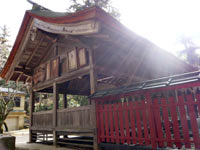 宮島にある「大元神社」の左は拝殿